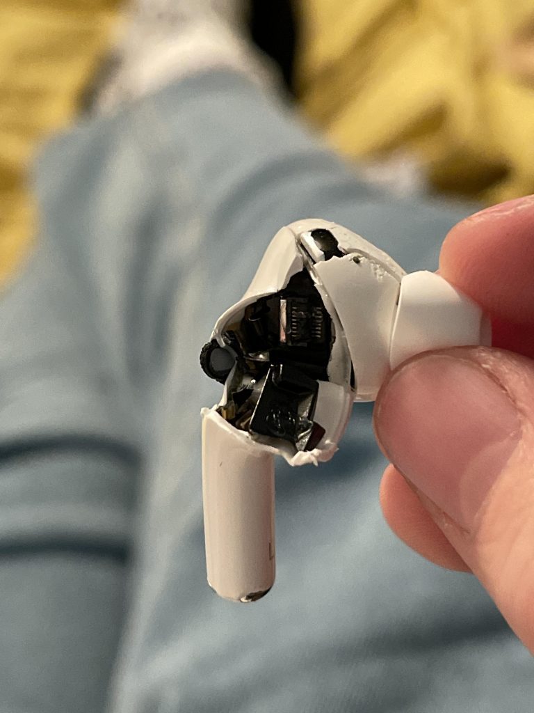 Broken earbuds are unable to secure a stable connection and disconnect from time to time